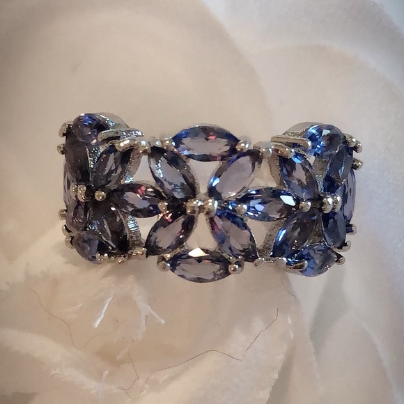 Lavender Iolite and Sterling Silver Ring - Picture 2 of 7